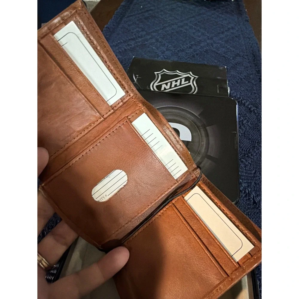 Rico Industries NHL Los Angeles Kings Brown Leather Trifold Wallet with Tin New